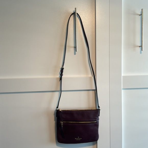 Barely used crossbody maroon Kate Spade hand bag. - Picture 2 of 4